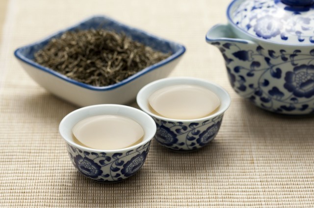 茶叶价格白毫银针(白毫银针属于什么茶，多少钱一斤，放几年最好)