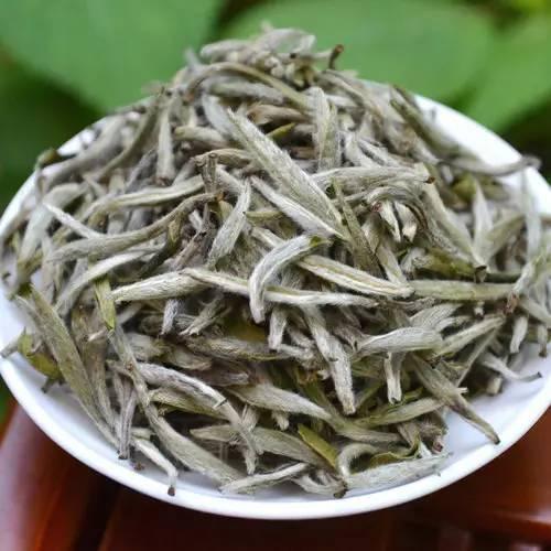 梅占白毫银针(梅占、奇兰、金牡丹，这些不是岩茶品种吗？为什么会做成红茶？)