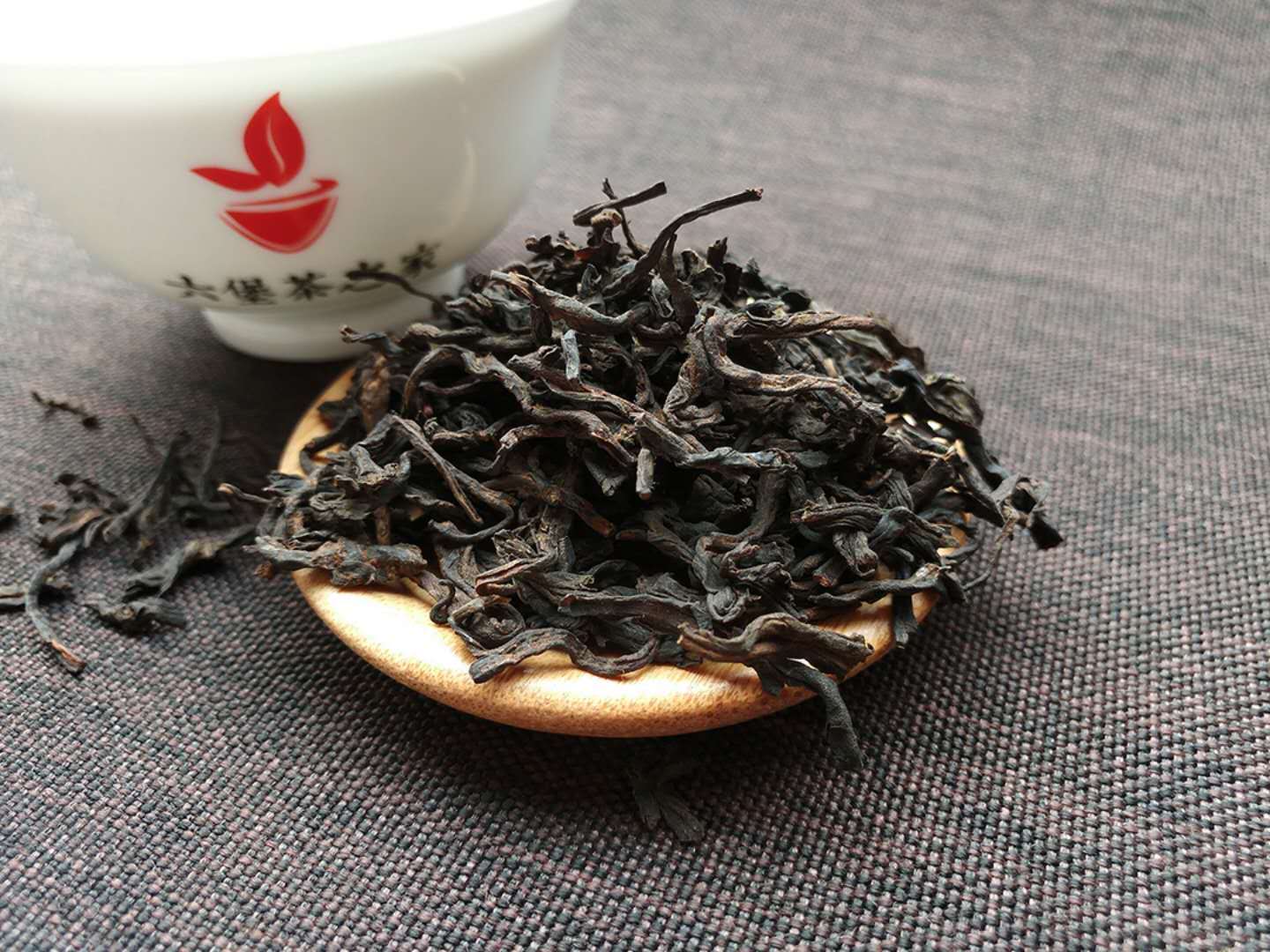 安化黑茶工艺茶(安化黑茶科普：什么是黑砖茶丨时小刻说黑茶)