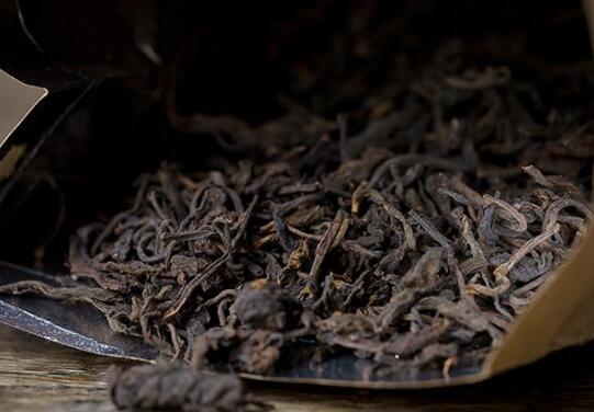 藏黑茶饼的优点(安化黑茶，哪个品种最适合收藏？)