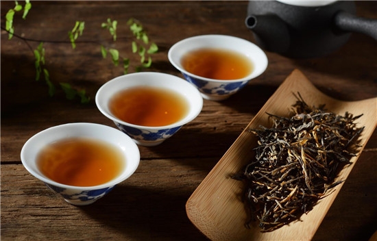 祁门红茶用什么泡茶(冲泡祁门红茶选择用什么茶具好，怎样冲泡好？)
