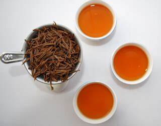 荒野金牡丹和正山小种(金骏眉、正山小种、烟小种，爱喝茶的你分得清这些红茶吗？)