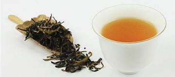 英德红茶泡什么水好(涨知识！一分钟教你学会冲泡英德红茶)