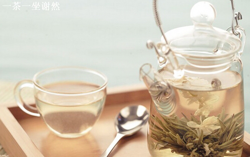 黄太阳养生茶怎么泡(有人说“白开水是最好的饮料”，我觉得养生茶喝起来更有味儿)