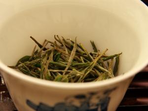 悦诗风吟绿茶眼霜真假鉴别(美妆鉴定：悦诗风吟绿茶系列洗面奶真假辨别，别就须从洗面奶开始)