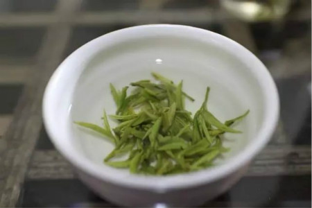 人参枸杞黄精茶五宝茶配方(男人40就老了？每天一杯人参五宝茶，补充元气精神好！)