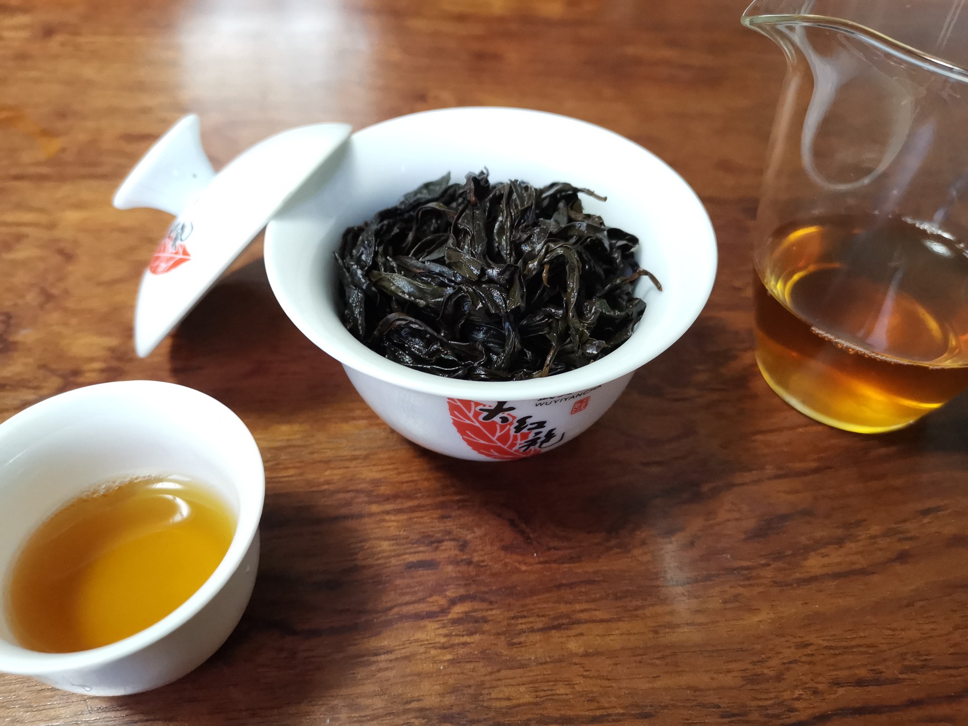 金观音和黄观音茶的干茶区别(乌龙茶里，黄观音和铁观音是什么关系？为什么名字这么像？)