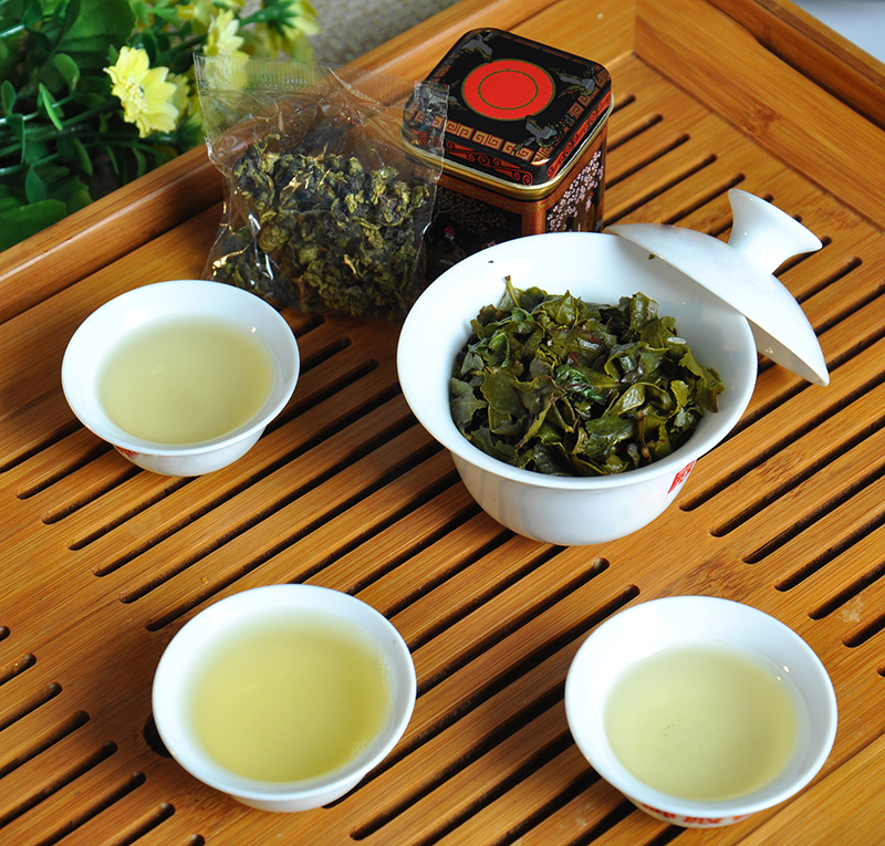 冻顶乌龙茶喝新茶还是(有事无事来喝茶：三款冻顶乌龙茶到底哪款更好)