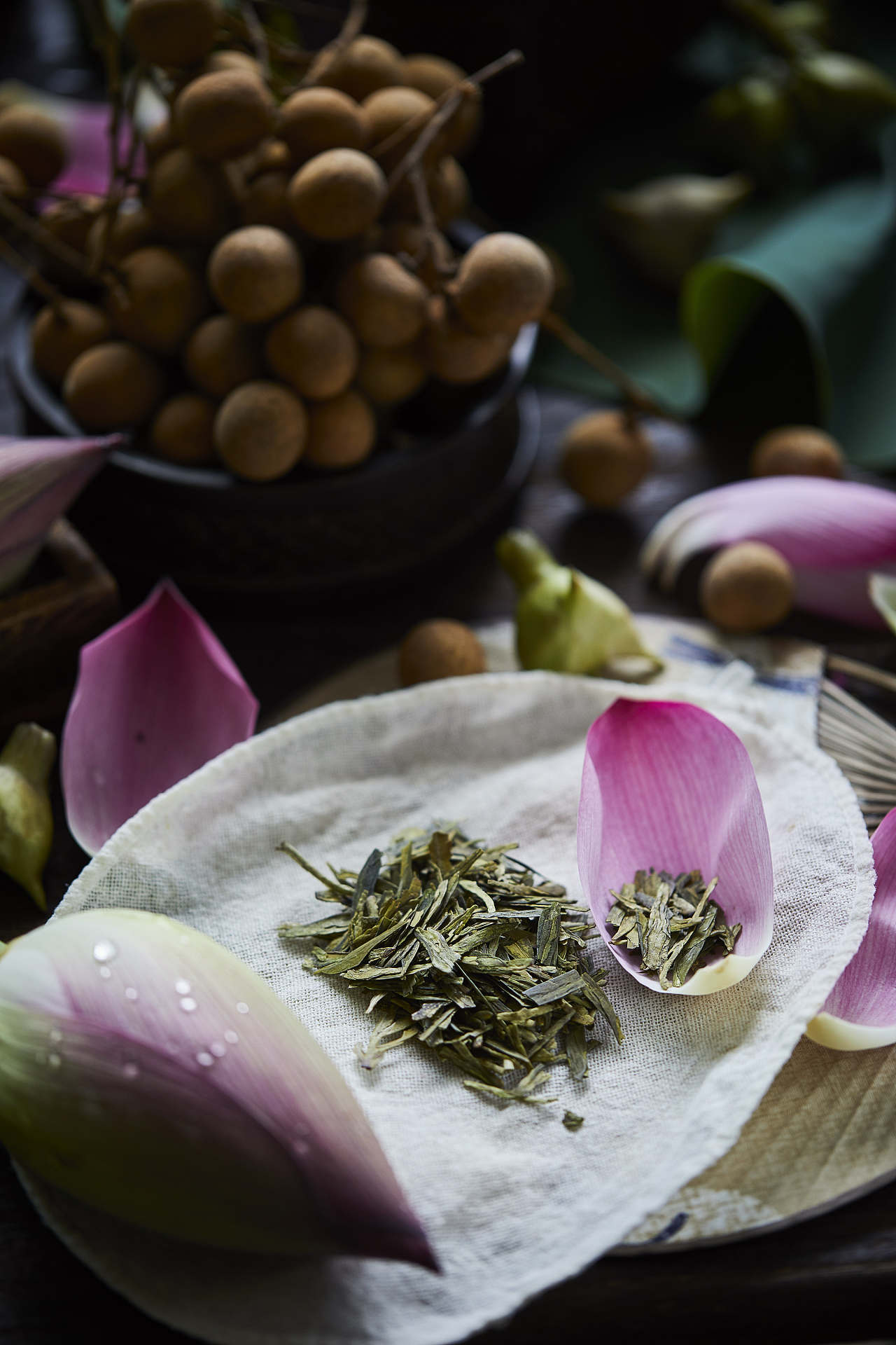 桑叶茶有什么作用啊功效(常用桑叶泡水，4个好处不比吃补品差，方便划算)